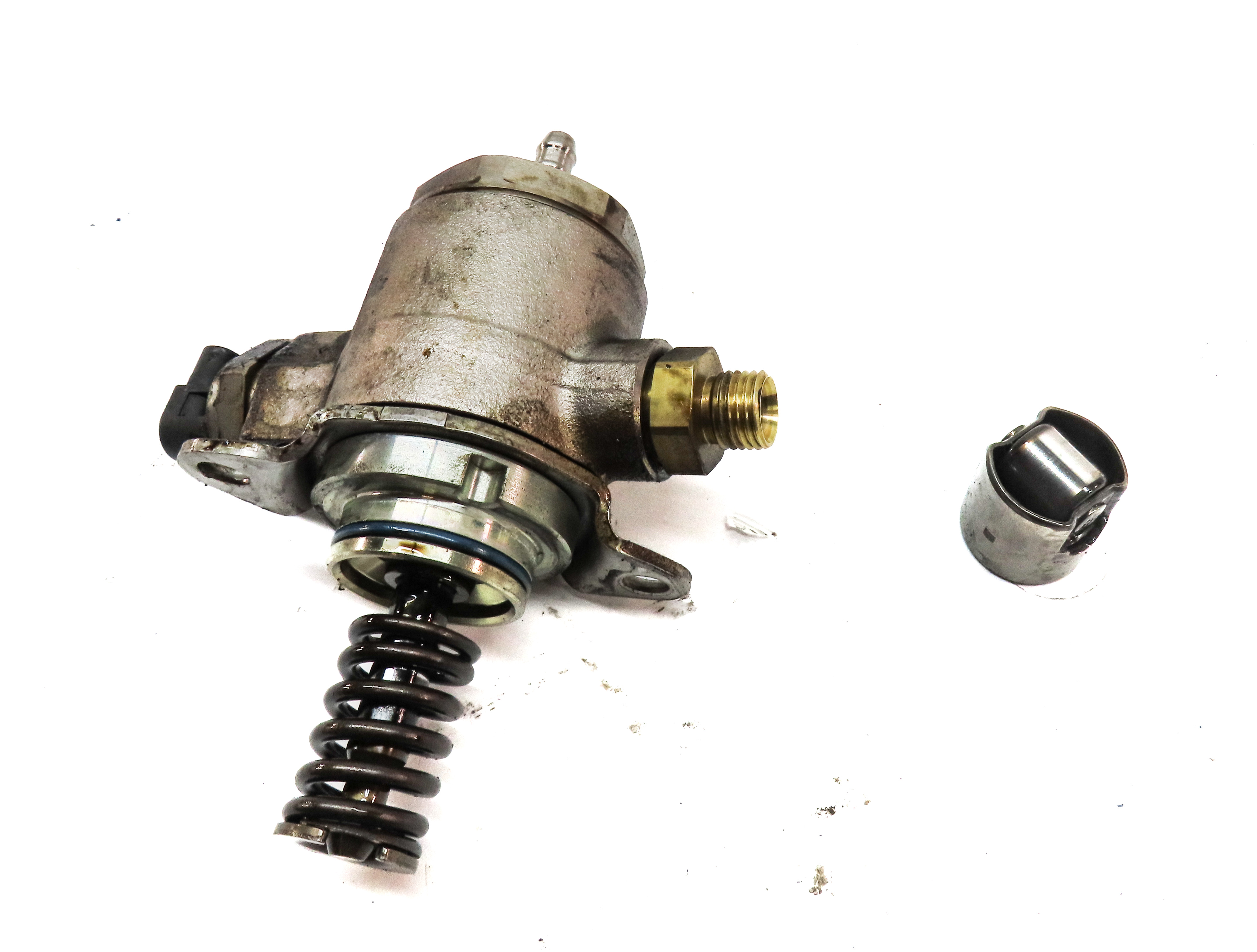 13-17 AUDI A4 A5 A6 Q5 TT (B8 C7 8K 8T 8R MK3) 2.0L ENGINE MECHANICAL FUEL PUMP — exact item pictured